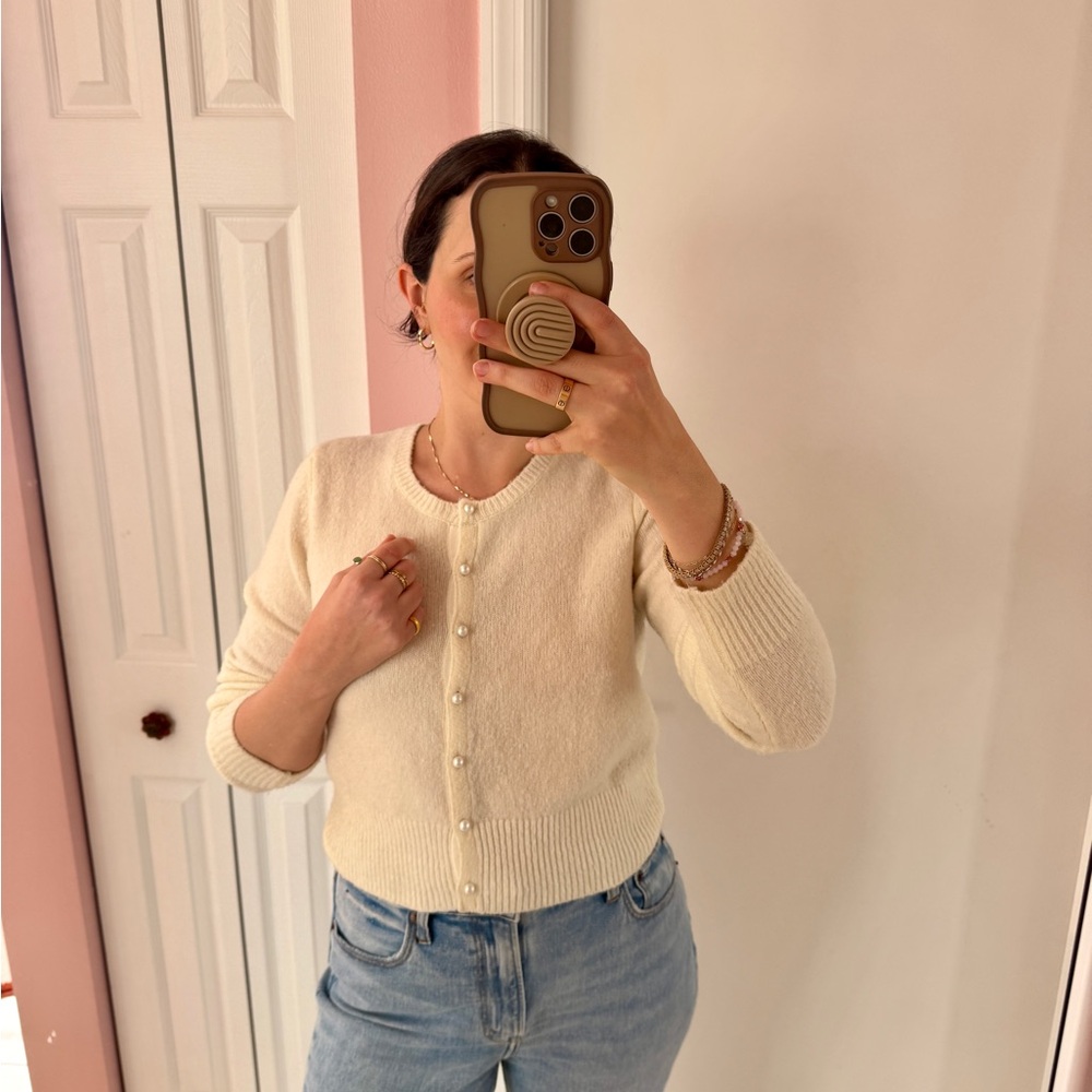 Abercrombie Pearl-Button Crewneck Cardigan Sweater in Cream- Size Medium - Picture 13 of 14